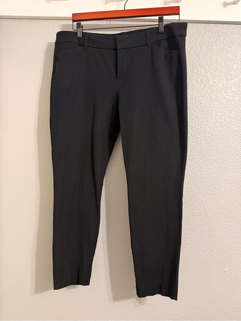 Old Navy Black Ankle Pixie Pants